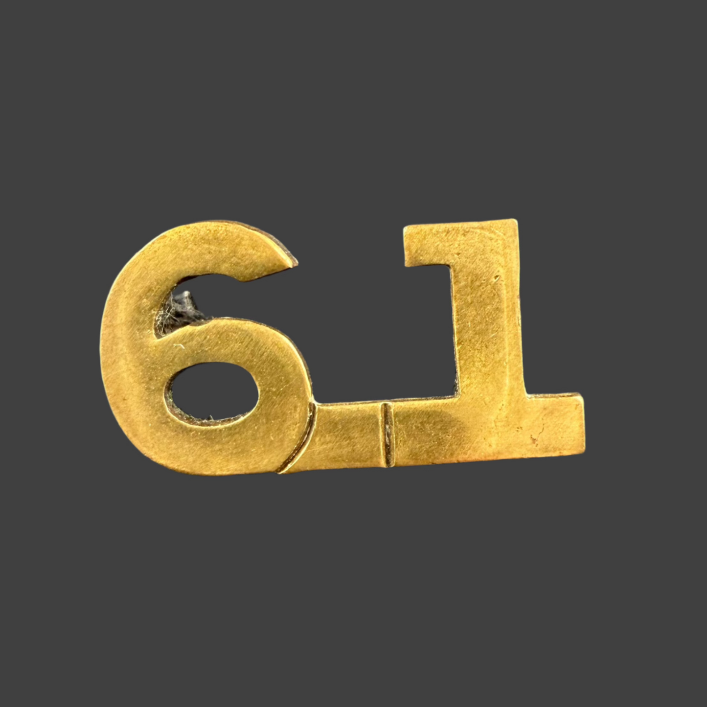 WWI - CEF Shoulder Numeral - 61st Canadian Infantry Battalion (Winnipeg) - Ellis
