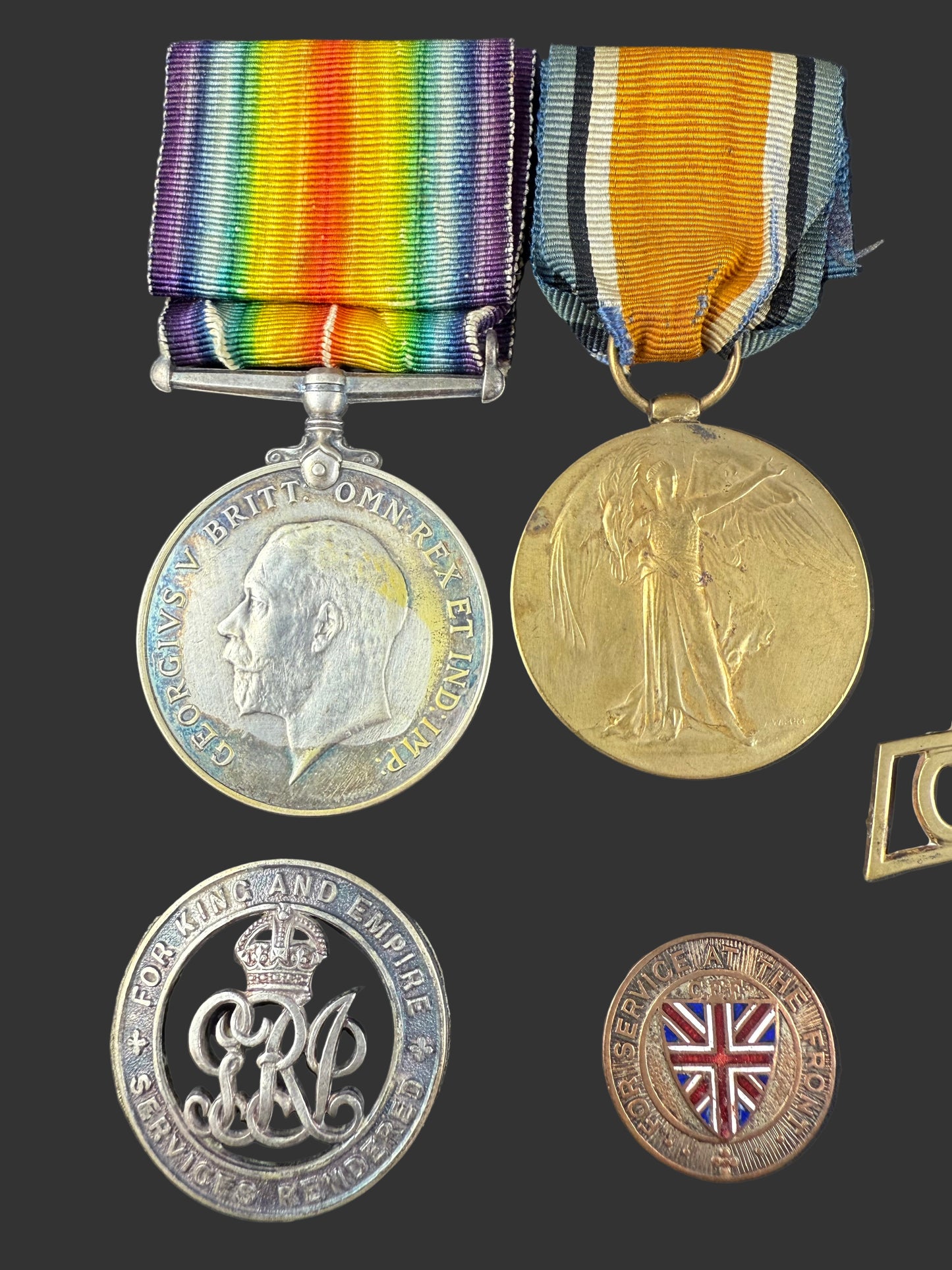 Canadian - WWI - CEF Medal Pair, Photo and Assorted Badges to Canadian Machine Gun Brigade - WIA - Green