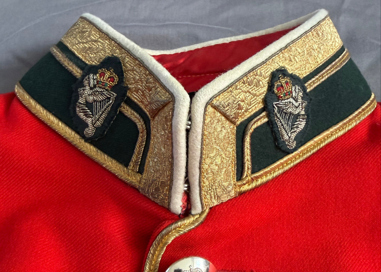 Canadian - Post-WWII - Officer Full Dress Tunic and Cross Belt - Irish Regiment of Canada - Named