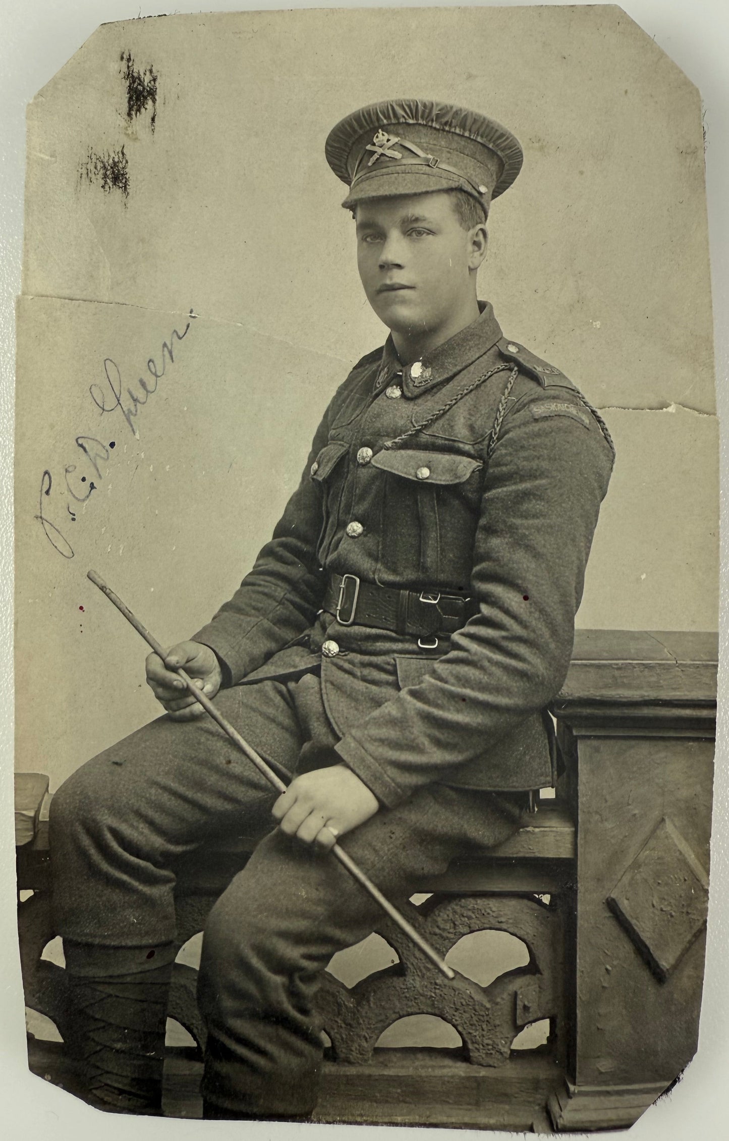 Canadian - WWI - CEF Medal Pair, Photo and Assorted Badges to Canadian Machine Gun Brigade - WIA - Green
