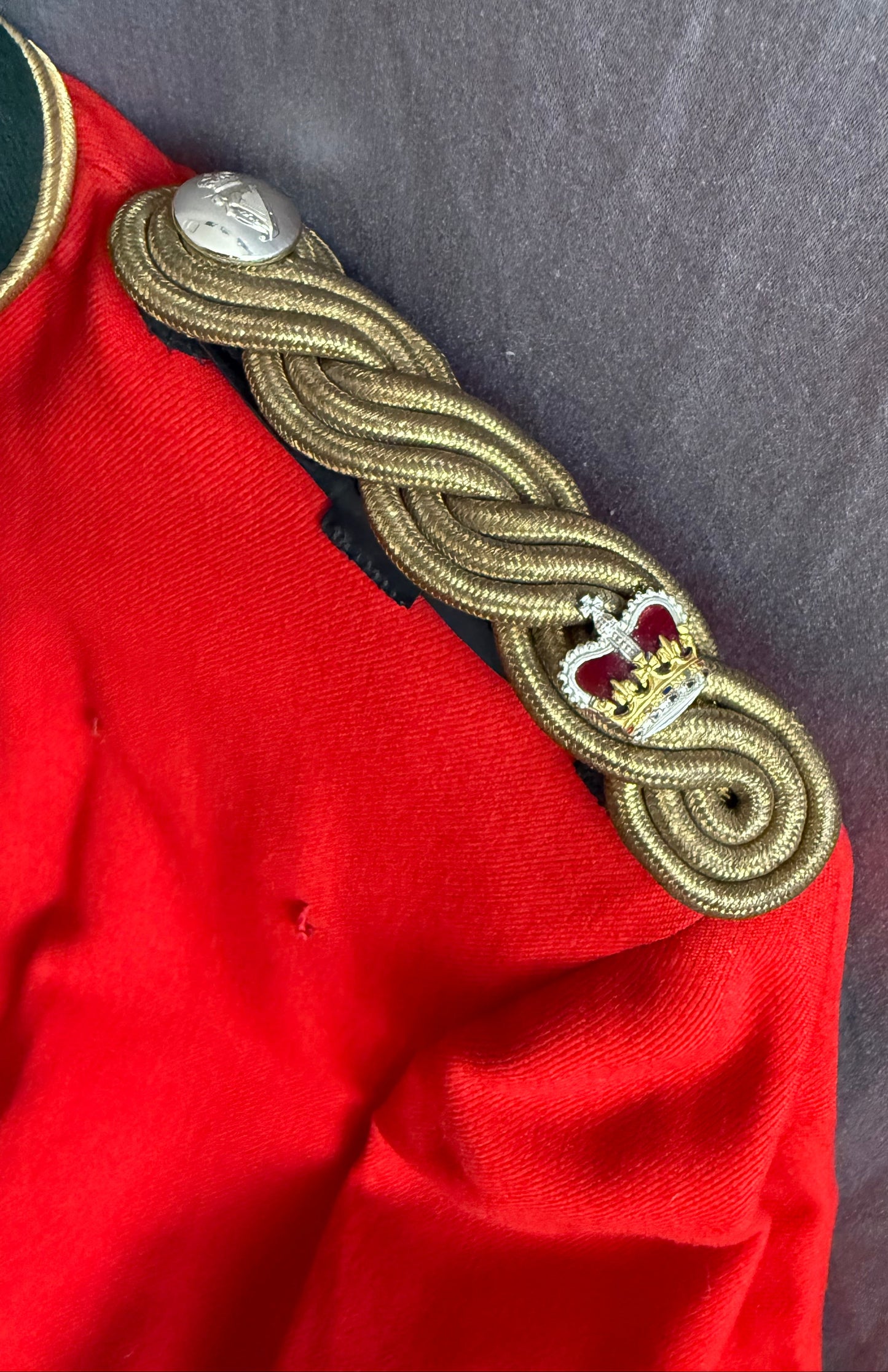 Canadian - Post-WWII - Officer Full Dress Tunic and Cross Belt - Irish Regiment of Canada - Named