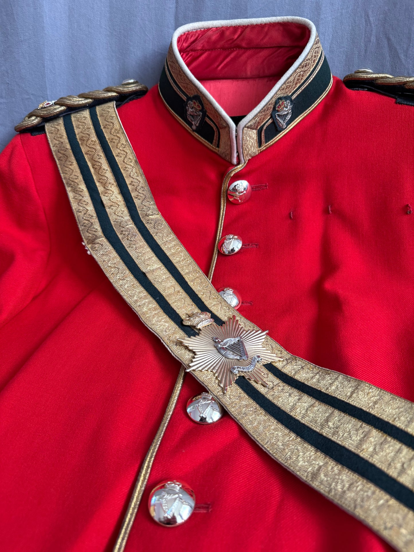 Canadian - Post-WWII - Officer Full Dress Tunic and Cross Belt - Irish Regiment of Canada - Named