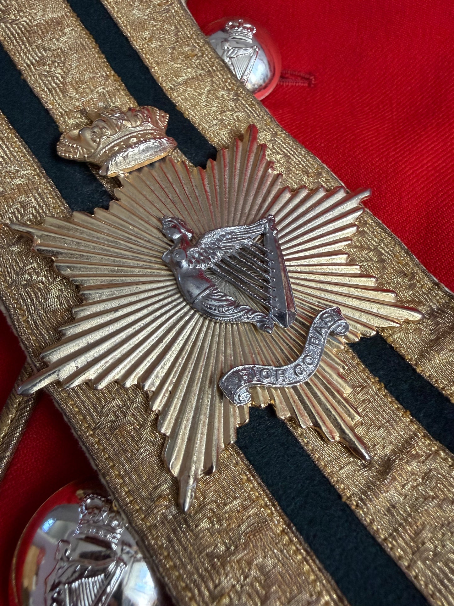 Canadian - Post-WWII - Officer Full Dress Tunic and Cross Belt - Irish Regiment of Canada - Named