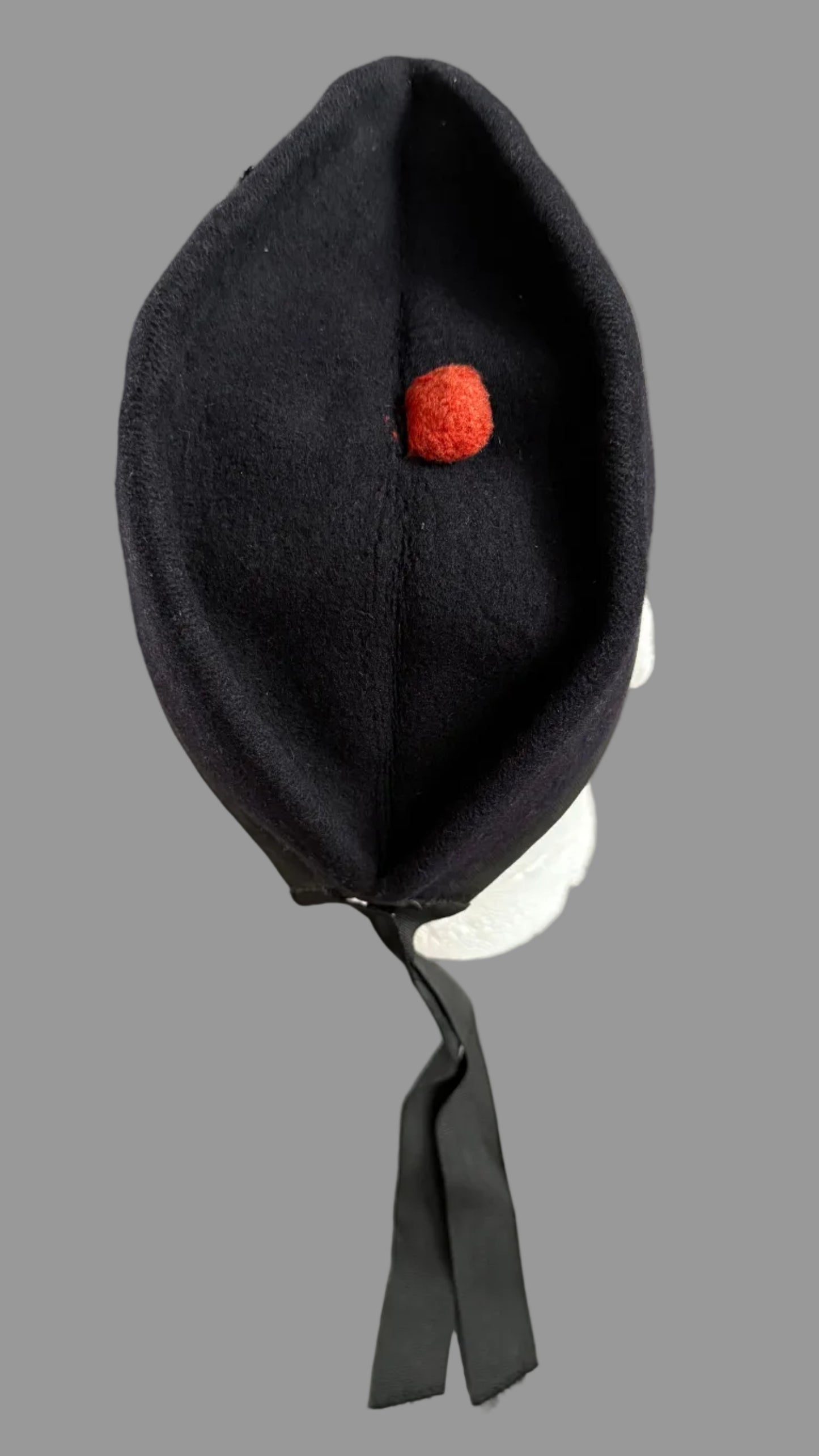 Canadian - Post-WWI - Glengarry Cap - Royal Highlanders of Canada - 1930 Pattern Badge