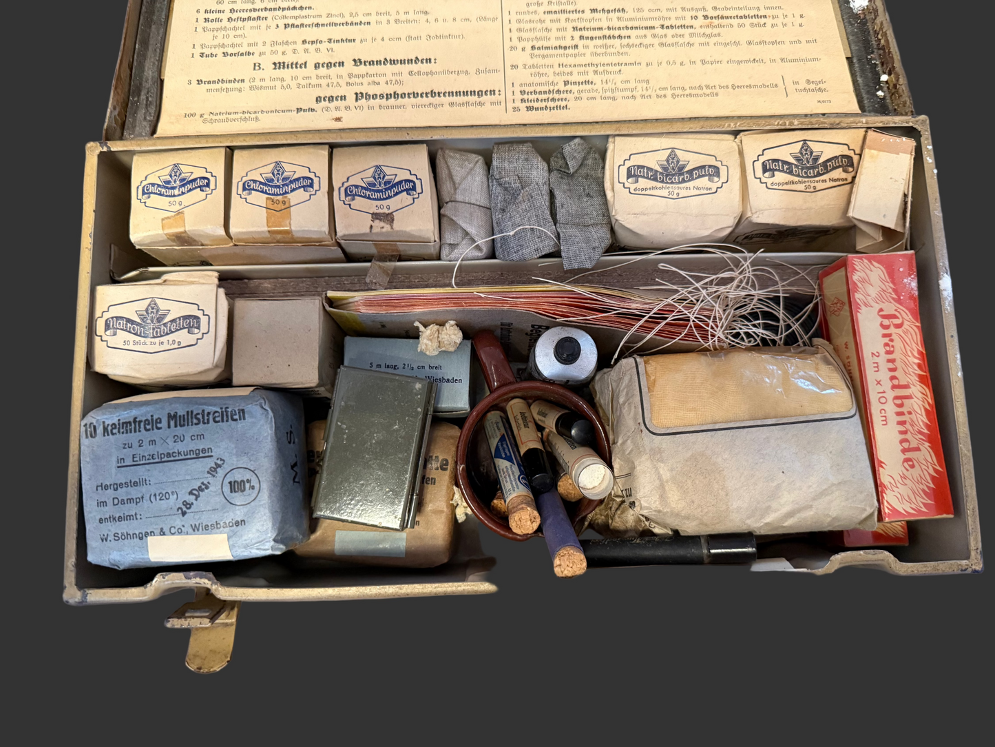 Germany - WWII - Luftschutz Verbandkasten - Air Raid Medical Kit - Complete