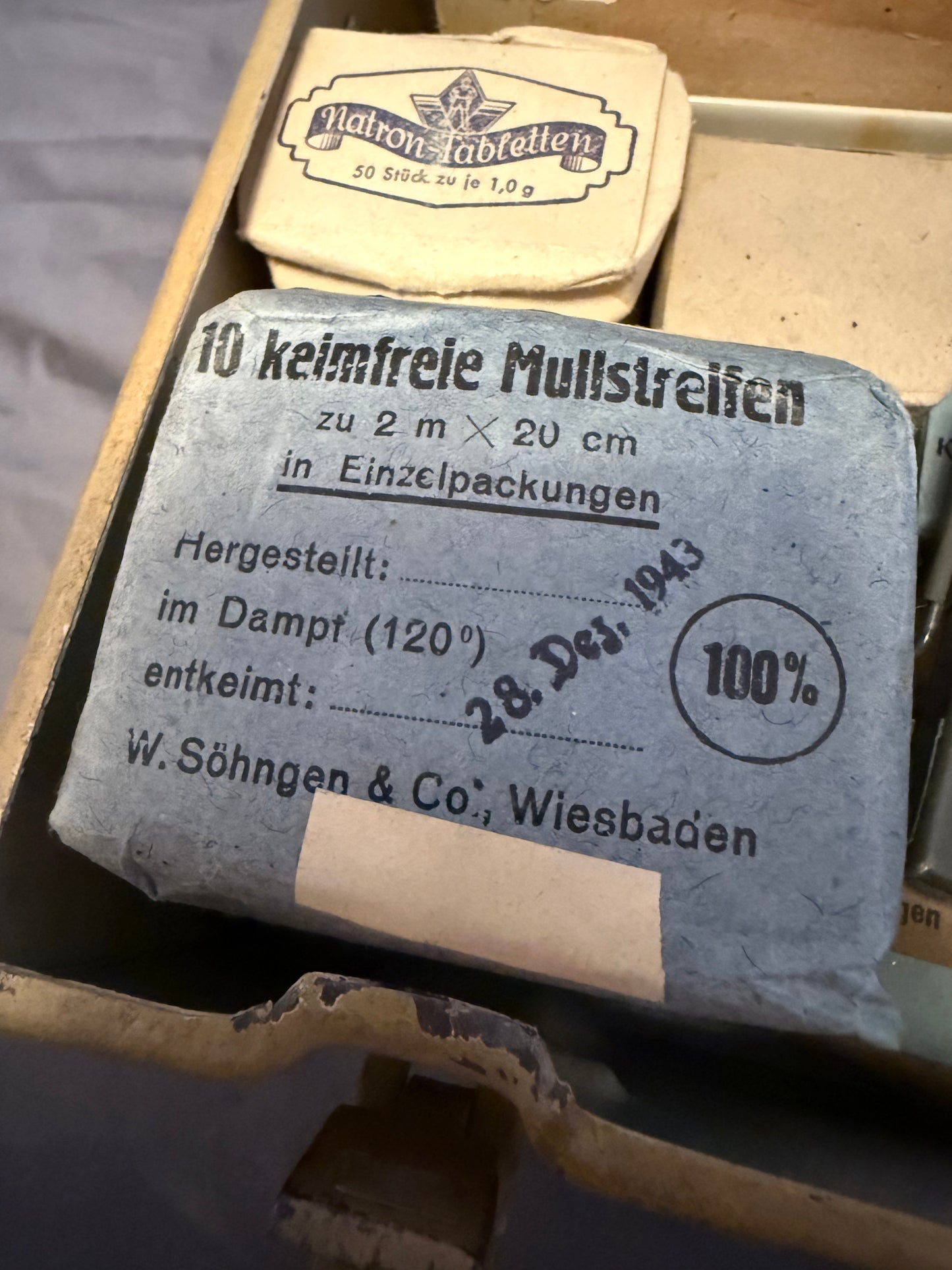 Germany - WWII - Luftschutz Verbandkasten - Air Raid Medical Kit - Complete