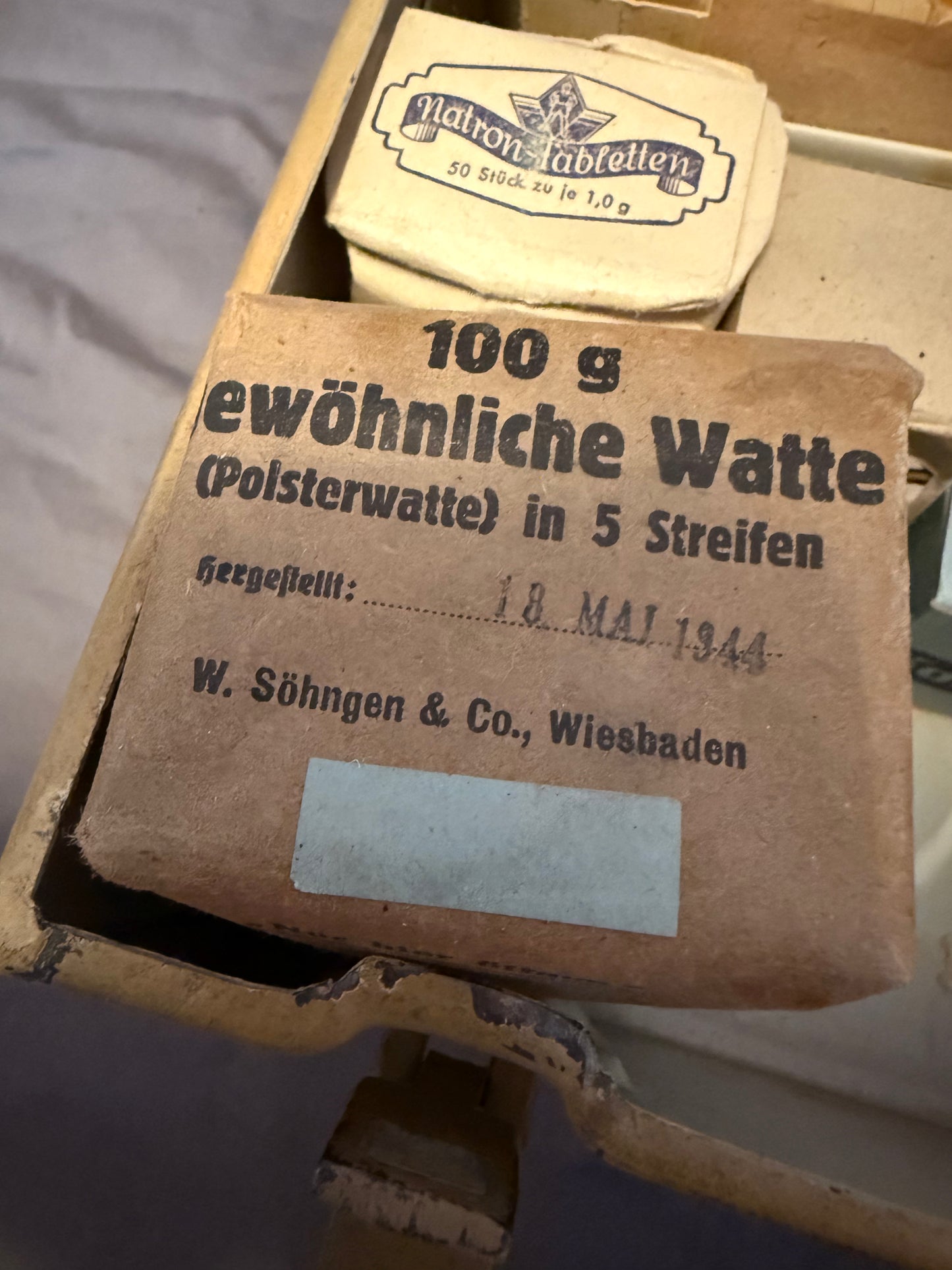 Germany - WWII - Luftschutz Verbandkasten - Air Raid Medical Kit - Complete