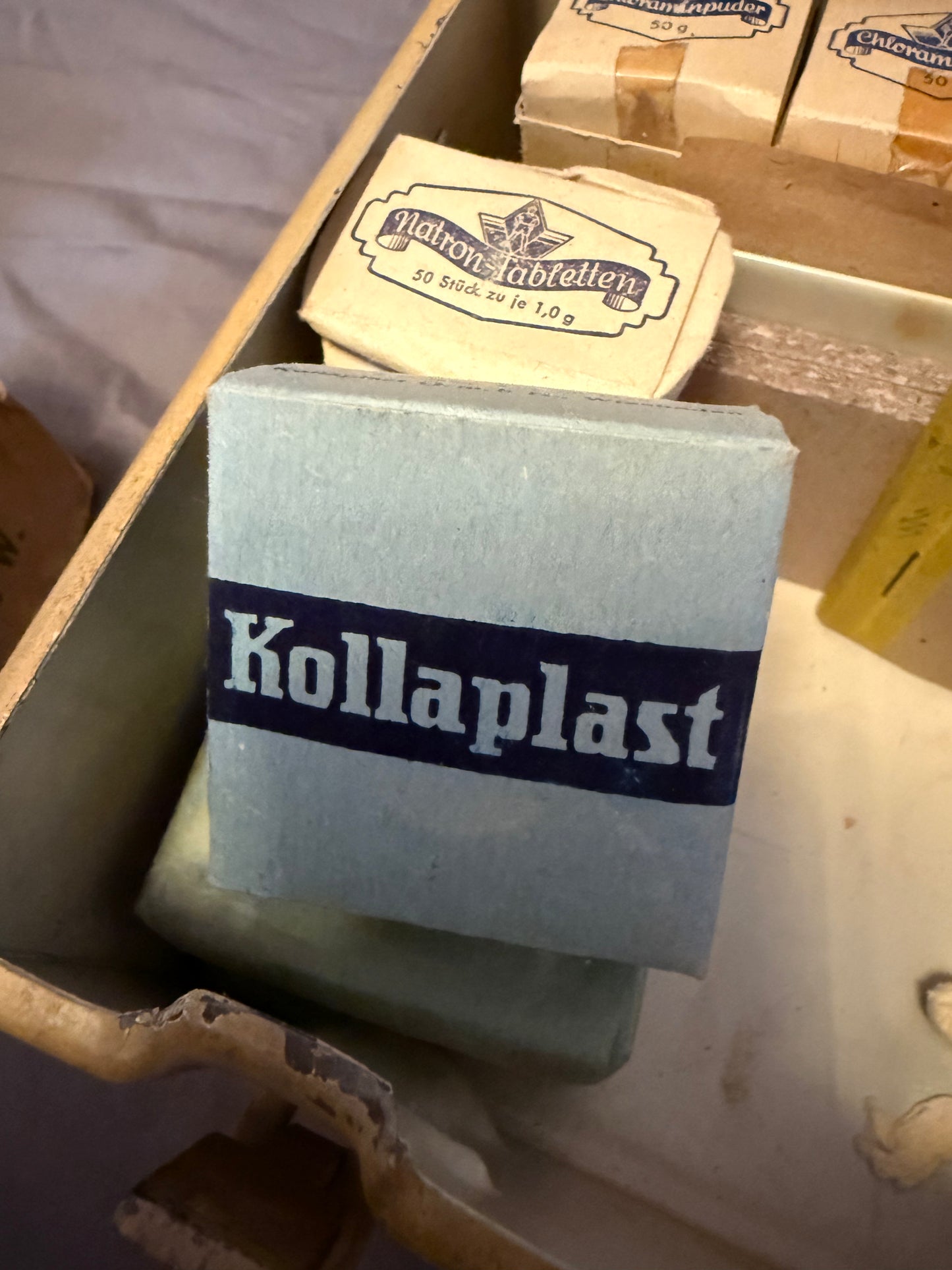 Germany - WWII - Luftschutz Verbandkasten - Air Raid Medical Kit - Complete