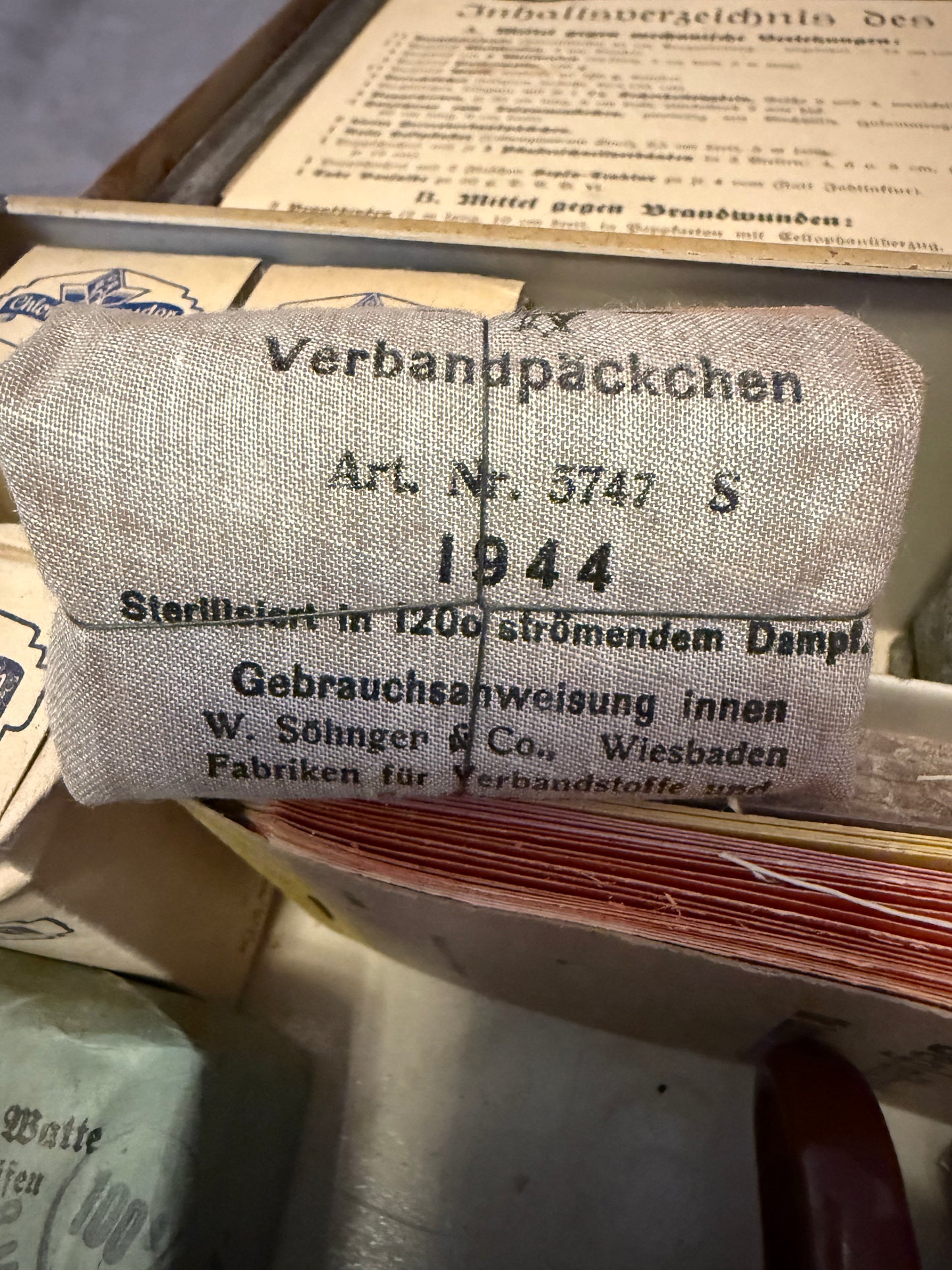 Germany - WWII - Luftschutz Verbandkasten - Air Raid Medical Kit - Complete