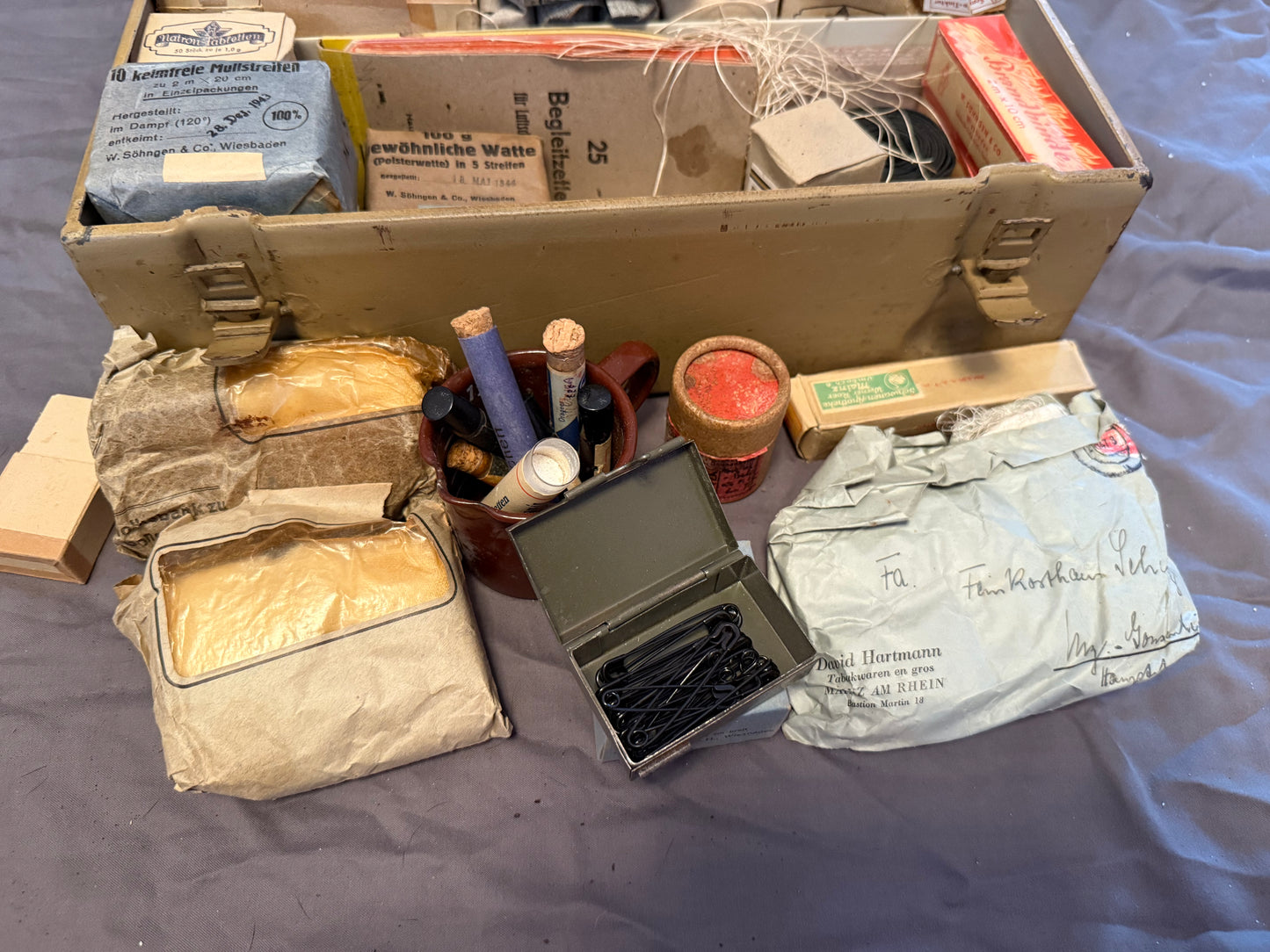 Germany - WWII - Luftschutz Verbandkasten - Air Raid Medical Kit - Complete
