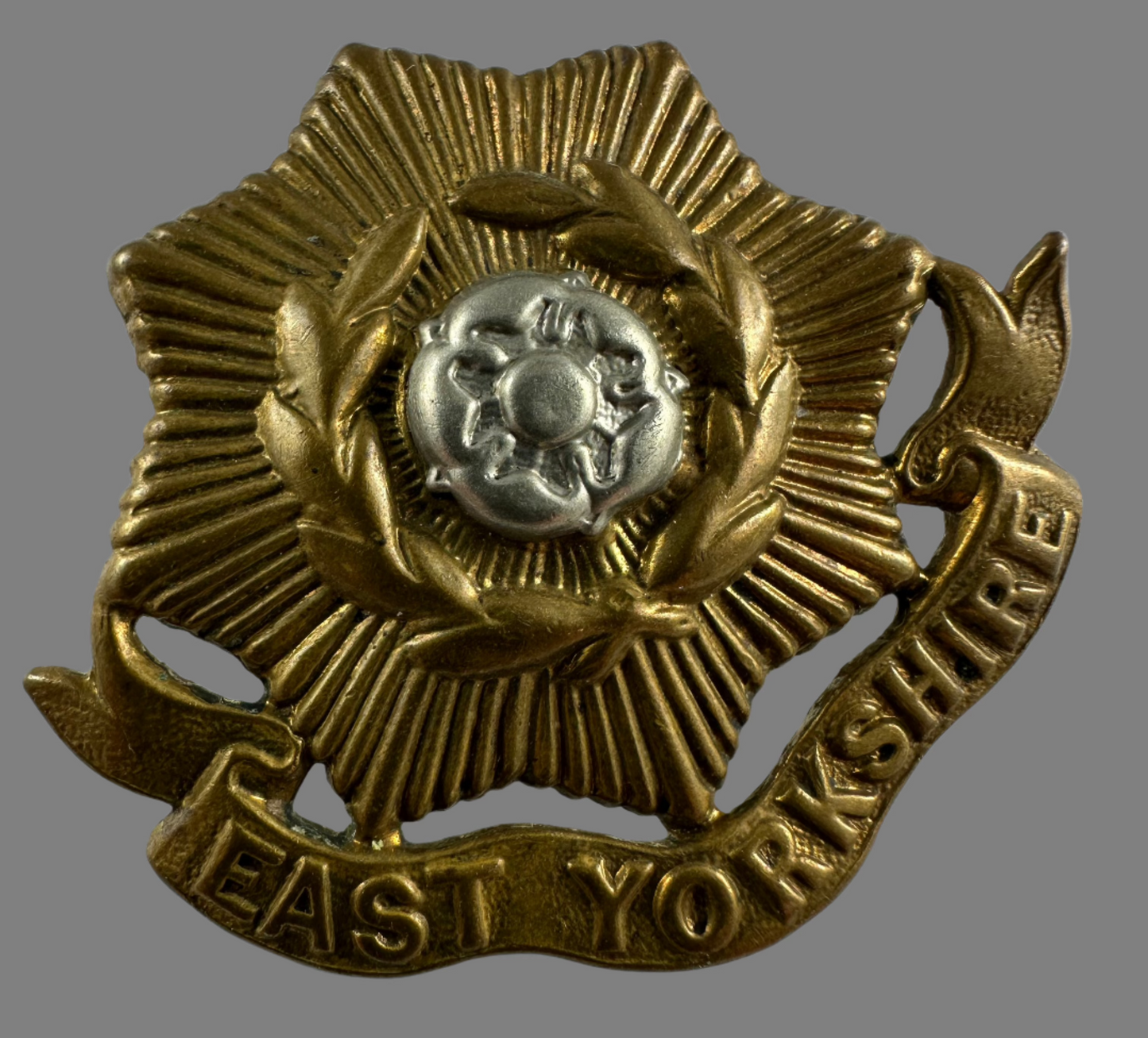 British WWI/WWII  - East Yorkshire Regiment Cap Badge