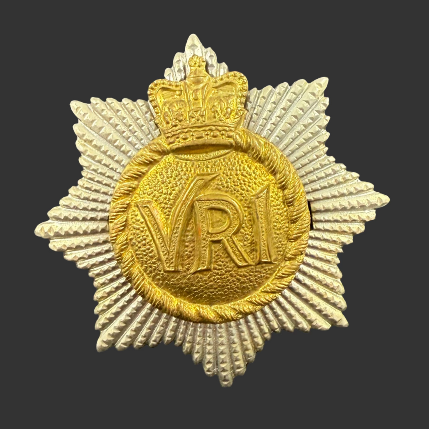 Canadian WWII - Royal Canadian Regiment - Cap Badge - Scully